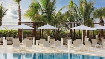 Alberca al aire libre y camas balinesas (con cargo)