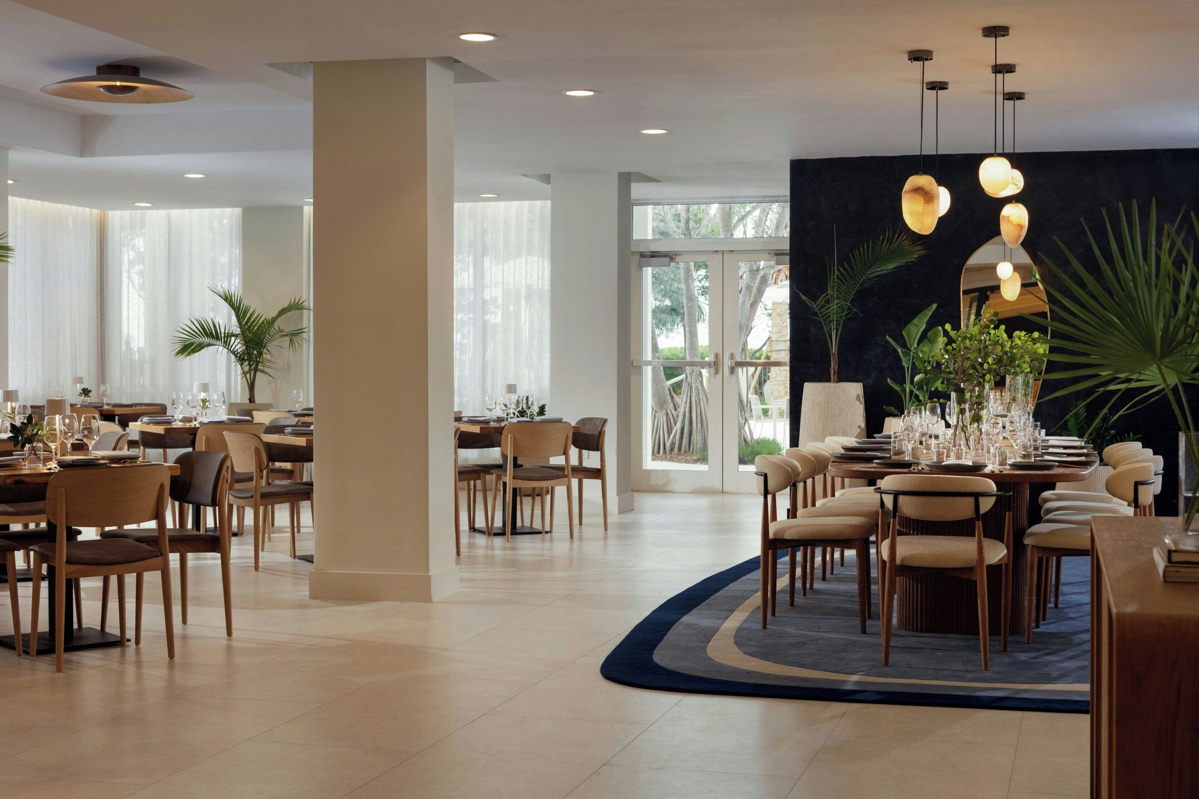 Breakfast, lunch, dinner served; American cuisine, pool views 