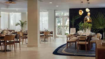 Breakfast, lunch, dinner served; American cuisine, pool views