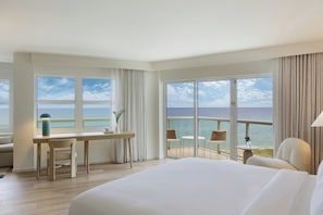 Executive Suite, 1 King Bed with Sofa bed, Balcony, Oceanfront | 1 bedroom, pillowtop beds, in-room safe, desk