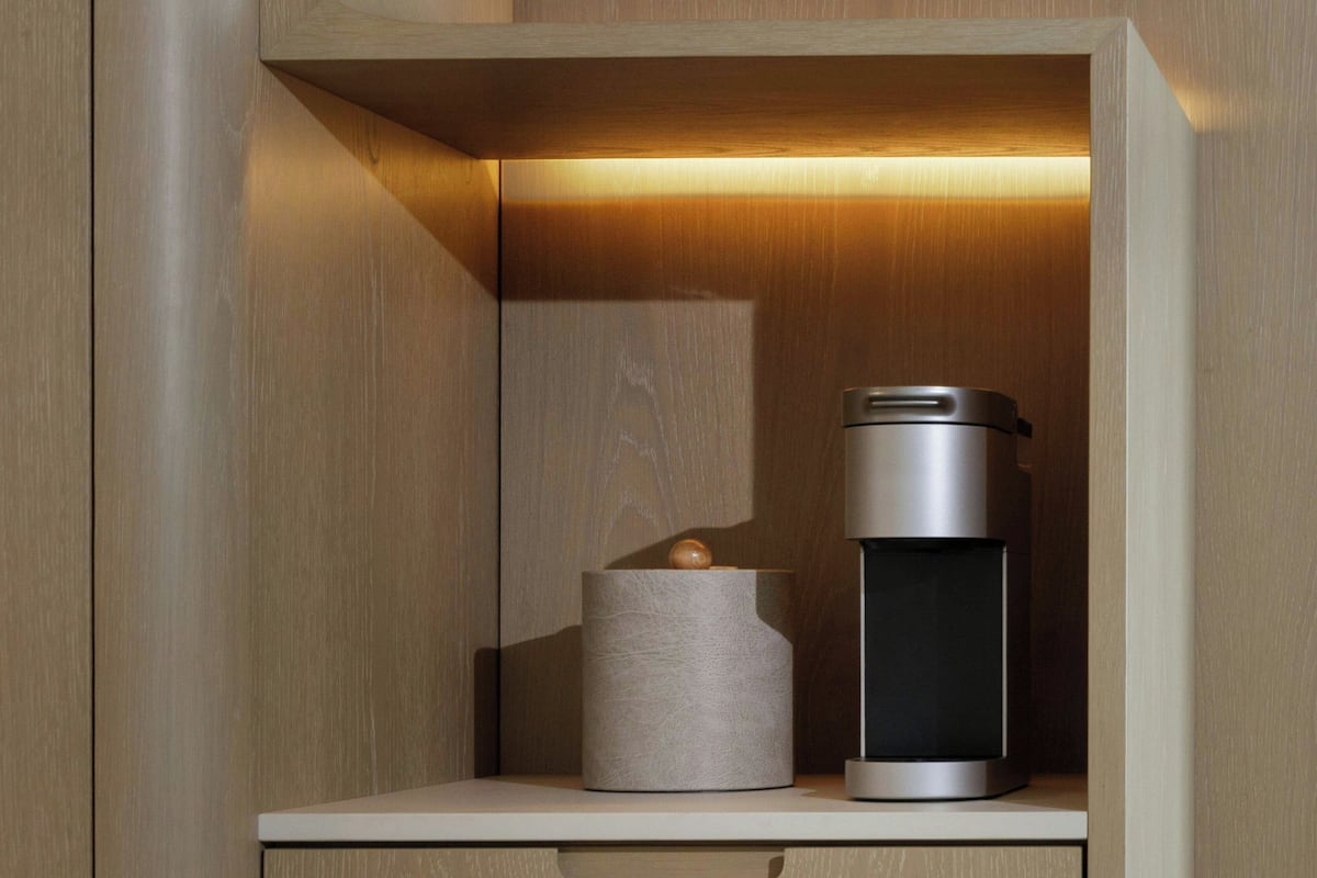 Pillowtop beds, in-room safe, desk, blackout drapes