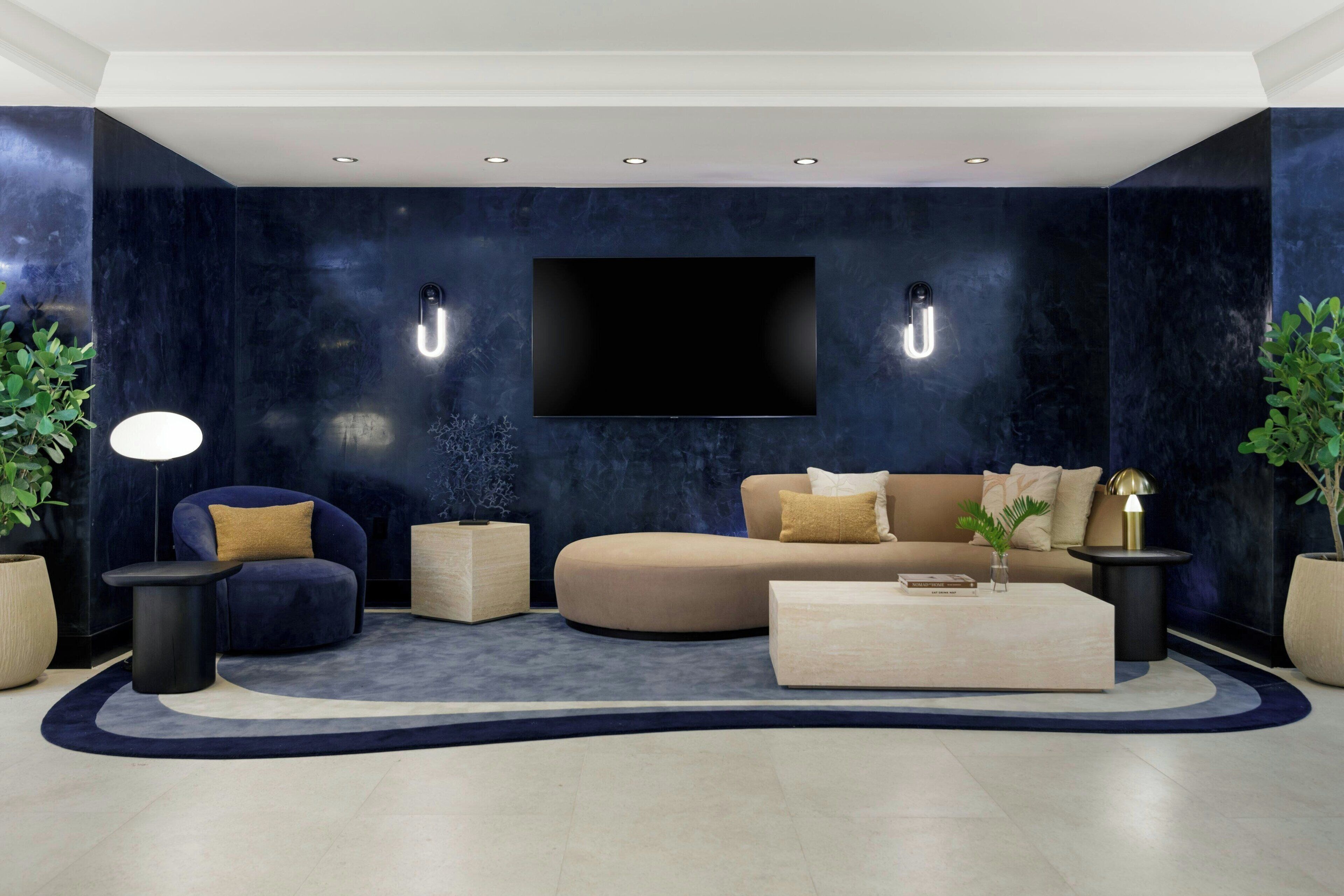 Lobby-lounge