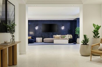 2 bars/lounges, poolside bar at Fort Lauderdale Marriott Pompano Beach Resort