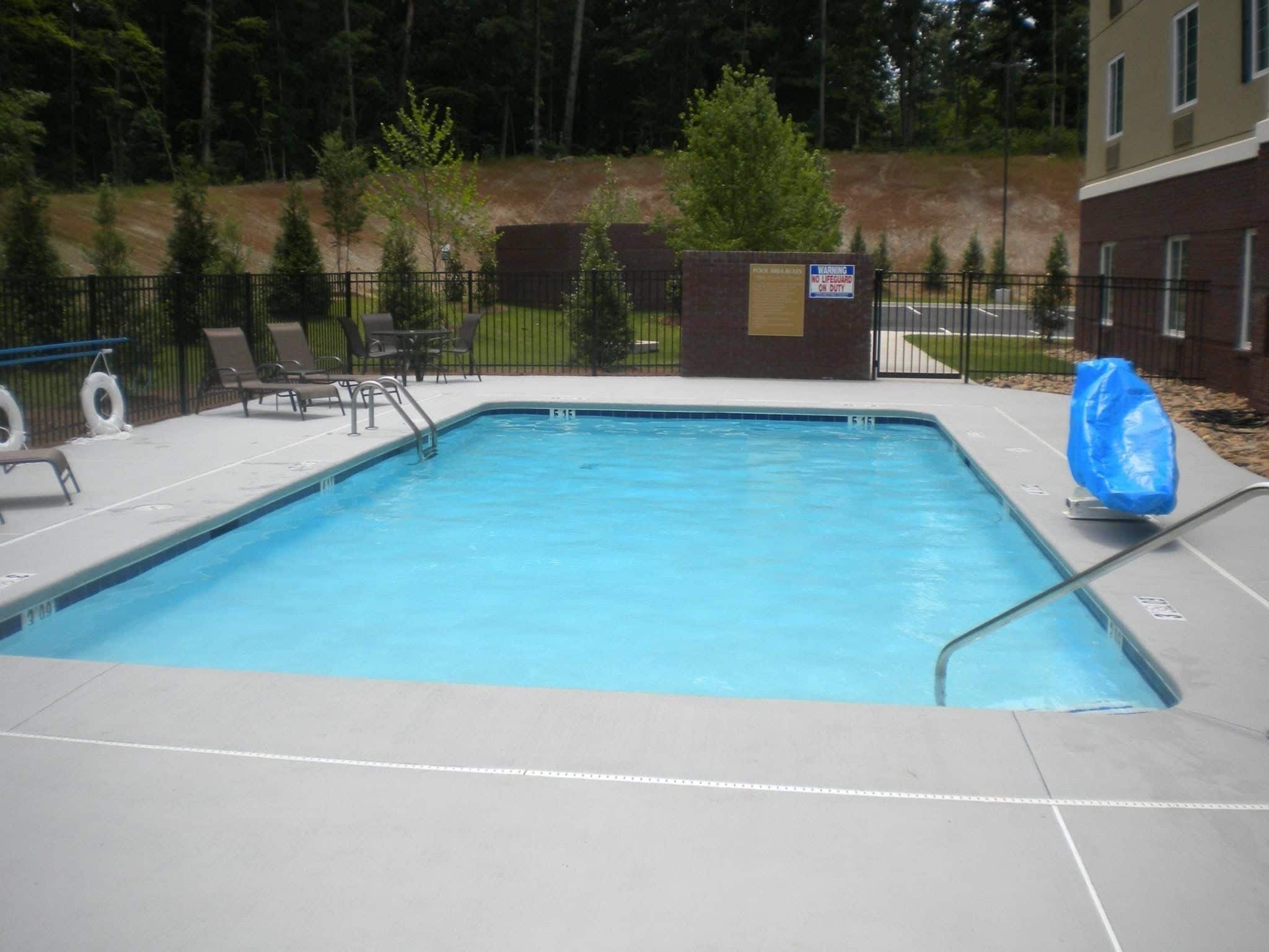 outdoor pool, pool loungers