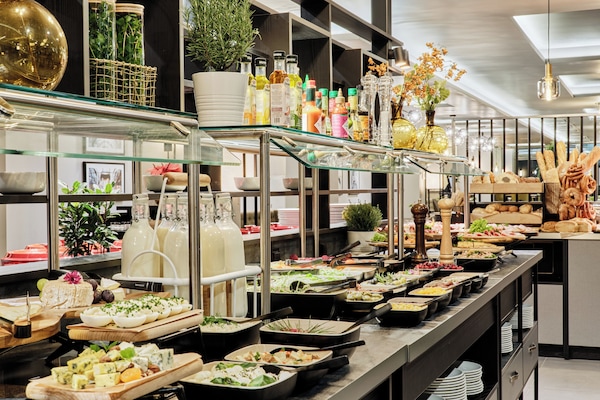 Frühstücksbuffet unter der Woche (99 PLN pro Person)