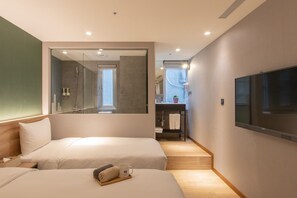 Deluxe Twin Room (With Window) | Down duvets, in-room safe, soundproofing, iron/ironing board - Muzik Hotel - Ximen Station Branch (Taipei)