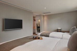 City Triple Room, Multiple Beds, Non Smoking, City View | Down duvets, in-room safe, soundproofing, iron/ironing board - Muzik Hotel - Ximen Station Branch (Taipei)