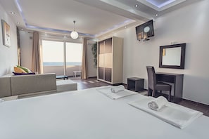 스탠다드 스튜디오, 부분 바다 전망 | 미니바, 객실 내 금고, 각각 다른 스타일의 인테리어, 각각 다르게 가구 비치