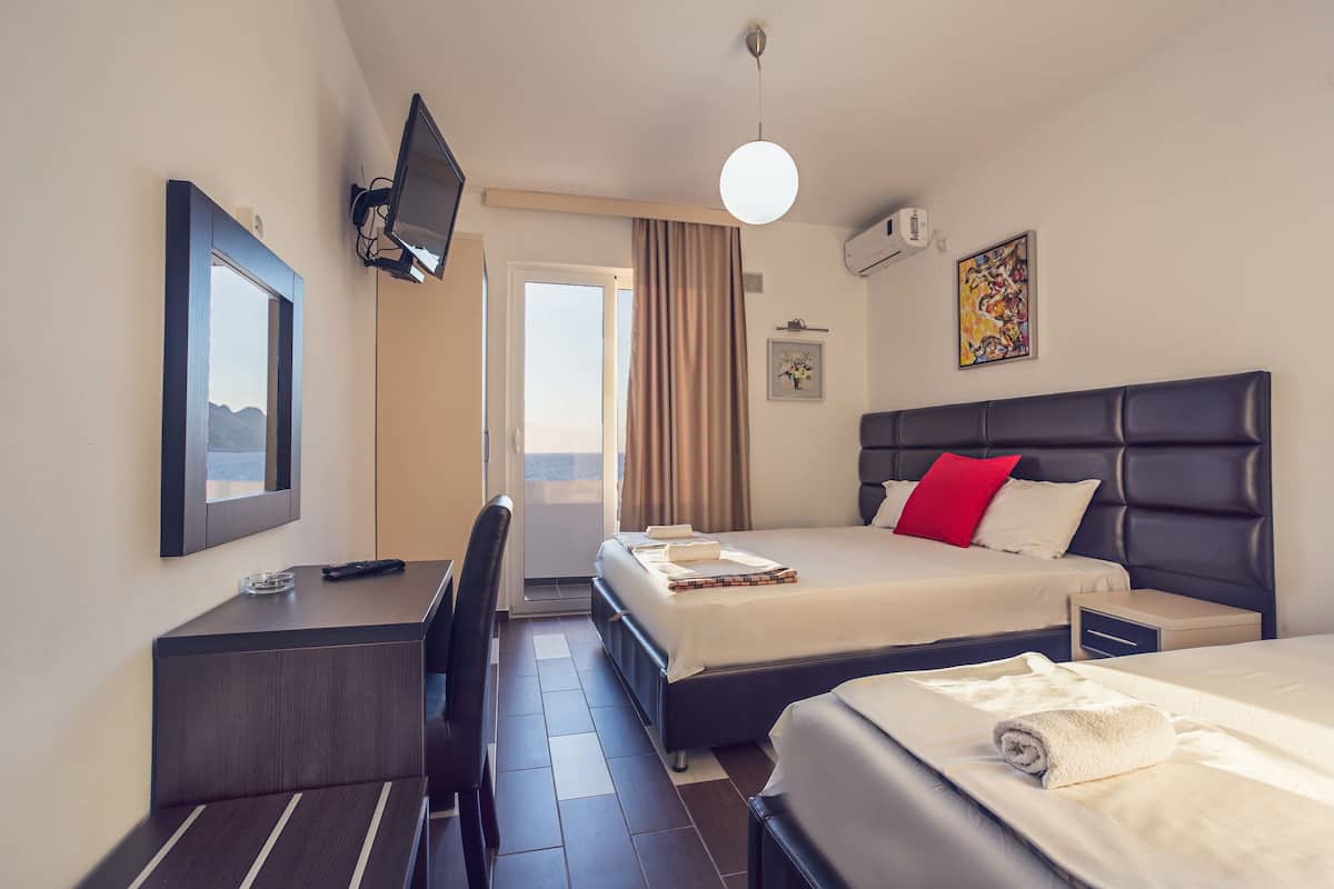 Standard Studio, Sea View | Minibar, in-room safe, individually decorated, individually furnished