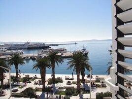 Double Room, Sea View | Down duvets, minibar, in-room safe, desk