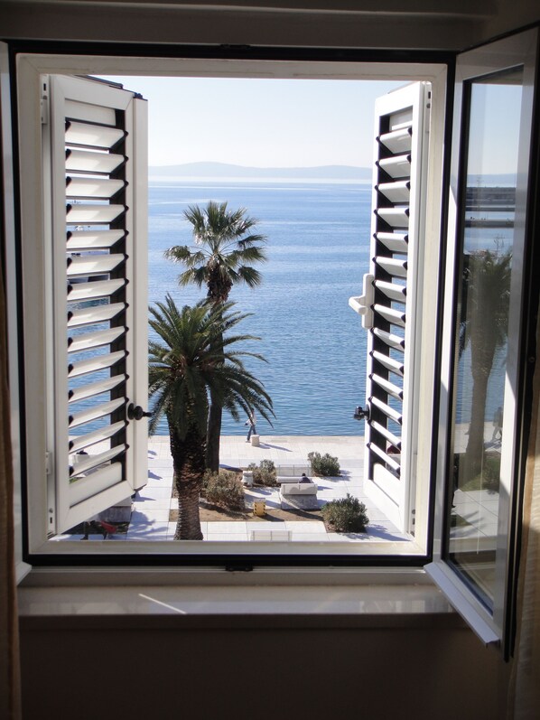 Vue depuis lâhĂ©bergement