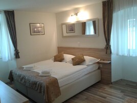 Double Room, Sea View | Down duvets, minibar, in-room safe, desk