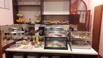Daily continental breakfast (EUR 15 per person)
