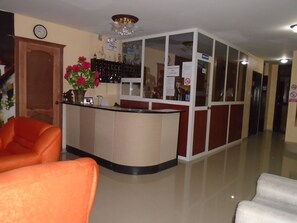 Check-in/check-out kiosk - Hotel El Ejido (Quito)