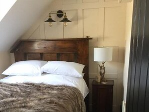 Klassieke eenpersoonskamer, en-suite badkamer, uitzicht op bergen (Room 4)