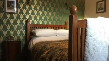 Deluxe Double Room, Ensuite, Mountain View (Room 1)