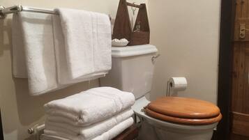 Deluxe Double Room, Ensuite, Mountain View (Room 1) | Bathroom