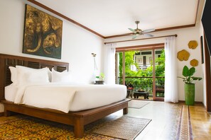 Kamar Double atau Twin Deluks, pemandangan kolam renang | Minibar, brankas, dan didekorasi berbeda-beda