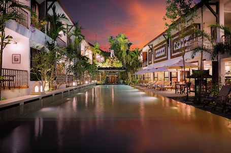 2 outdoor pools, open 6:00 AM to 9:00 PM, free cabanas, pool umbrellas