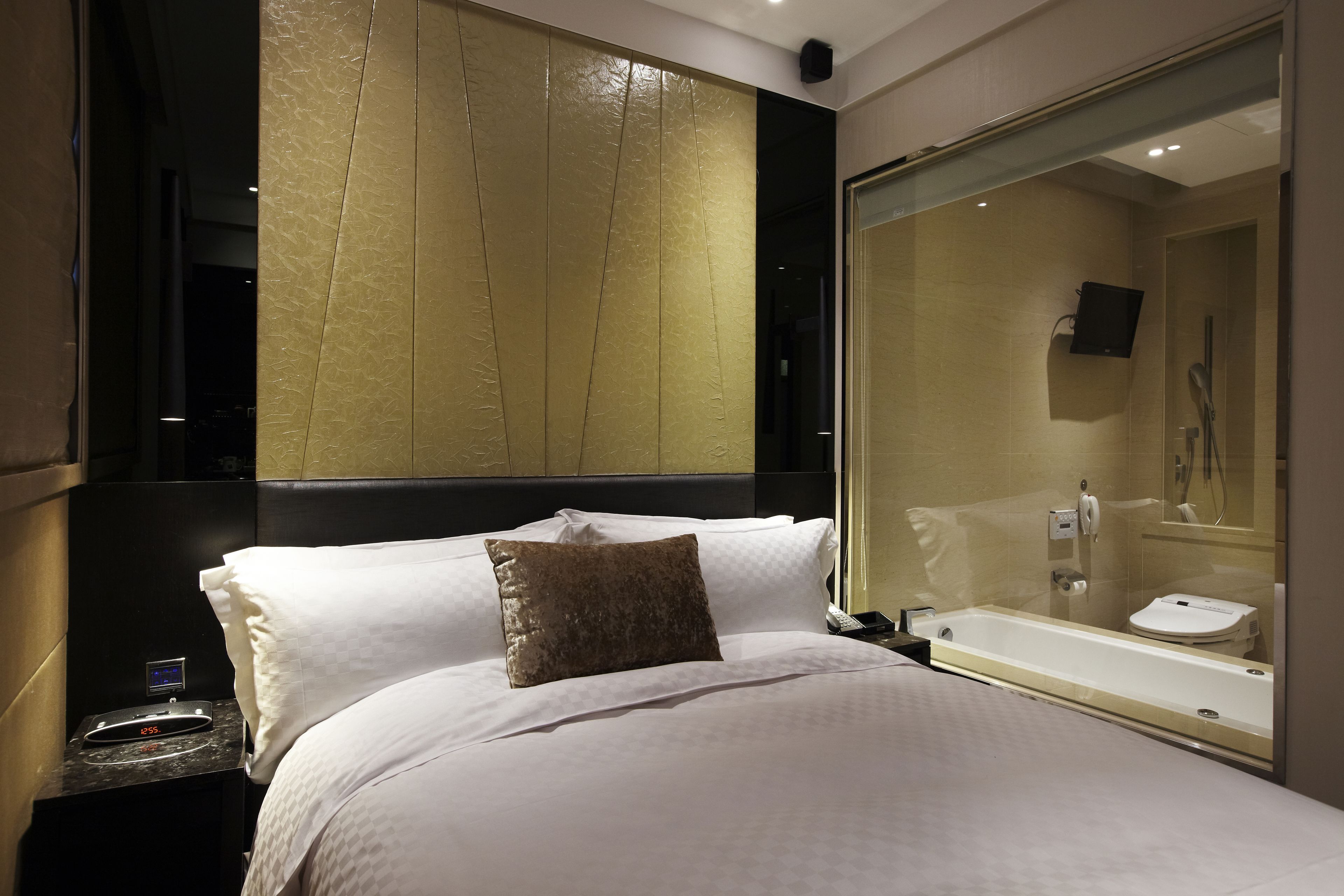 1 bedroom, free minibar, in-room safe, desk