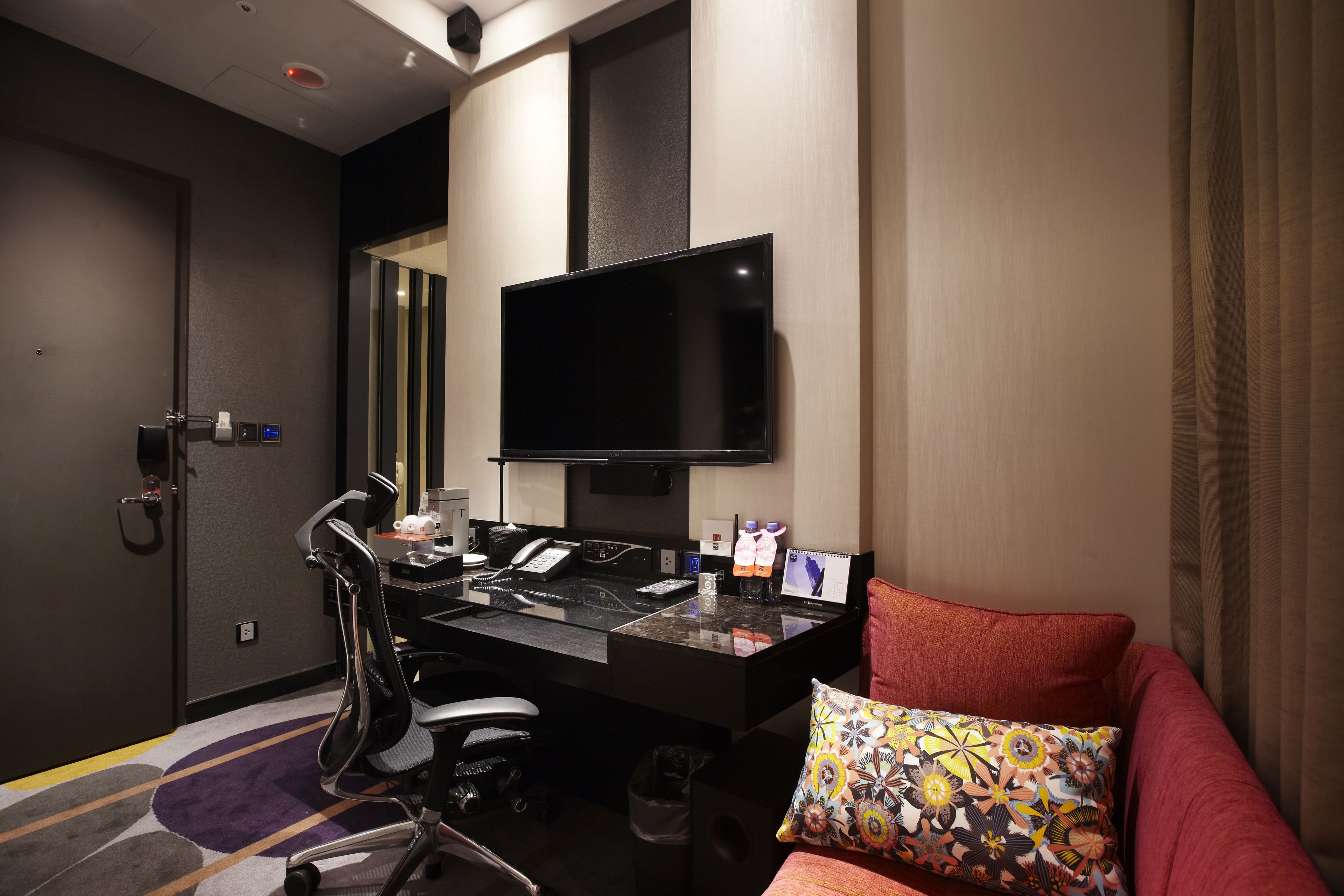 skyline room (taipei 101 view) | 1 bedroom, free minibar, in-room safe, desk