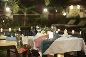 Déjeuner, dîner et souper servis sur place