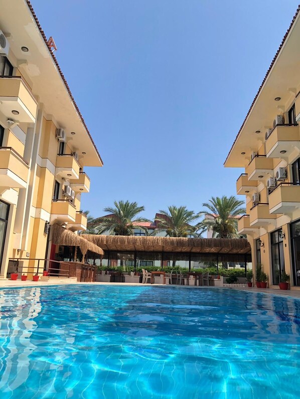 Bar junto a la alberca