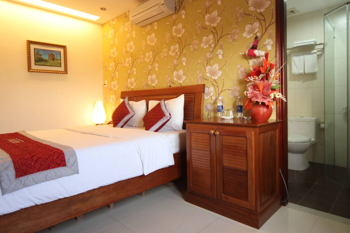 Superior Double Room | Minibar, in-room safe, desk, free WiFi