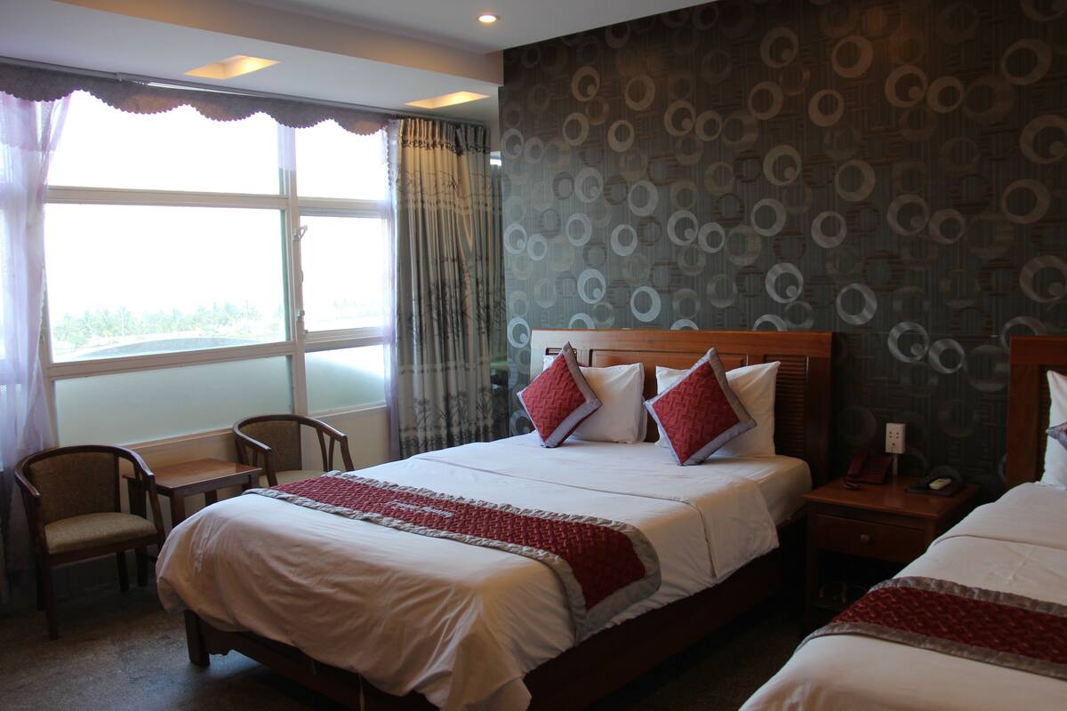 Family Suite | Minibar, in-room safe, desk, free WiFi