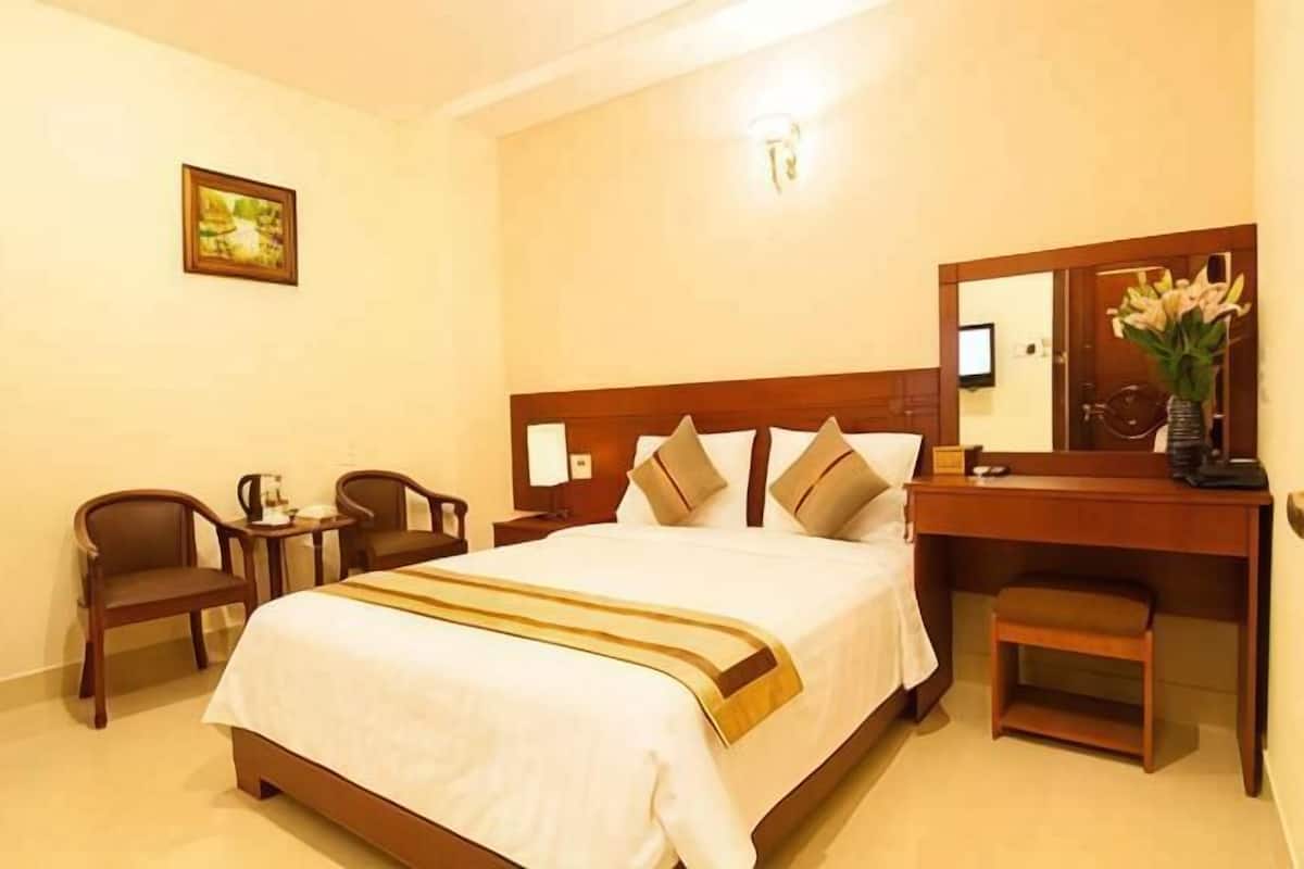 Minibar, desk, soundproofing, free WiFi