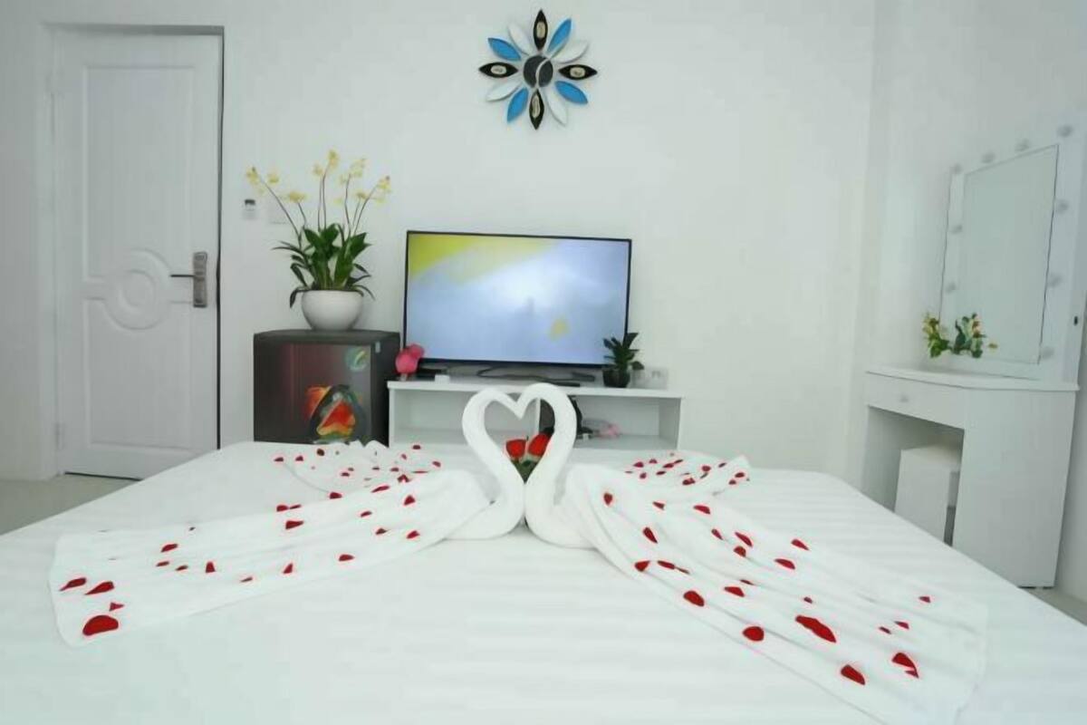 Minibar, desk, soundproofing, free WiFi