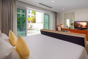 Suite with Terrace | Minibar, in-room safe, desk, soundproofing