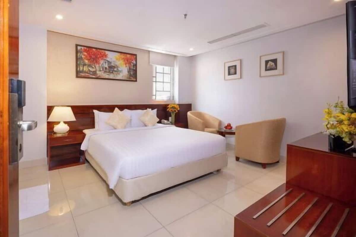 1 slaapkamer, een minibar, een kluis op de kamer, een bureau