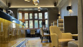 Lunch and dinner served, alfresco dining