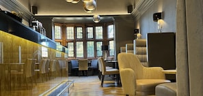 Aperto a pranzo e cena, con tavoli all'aperto