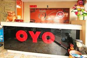 Quầy tiếp tân