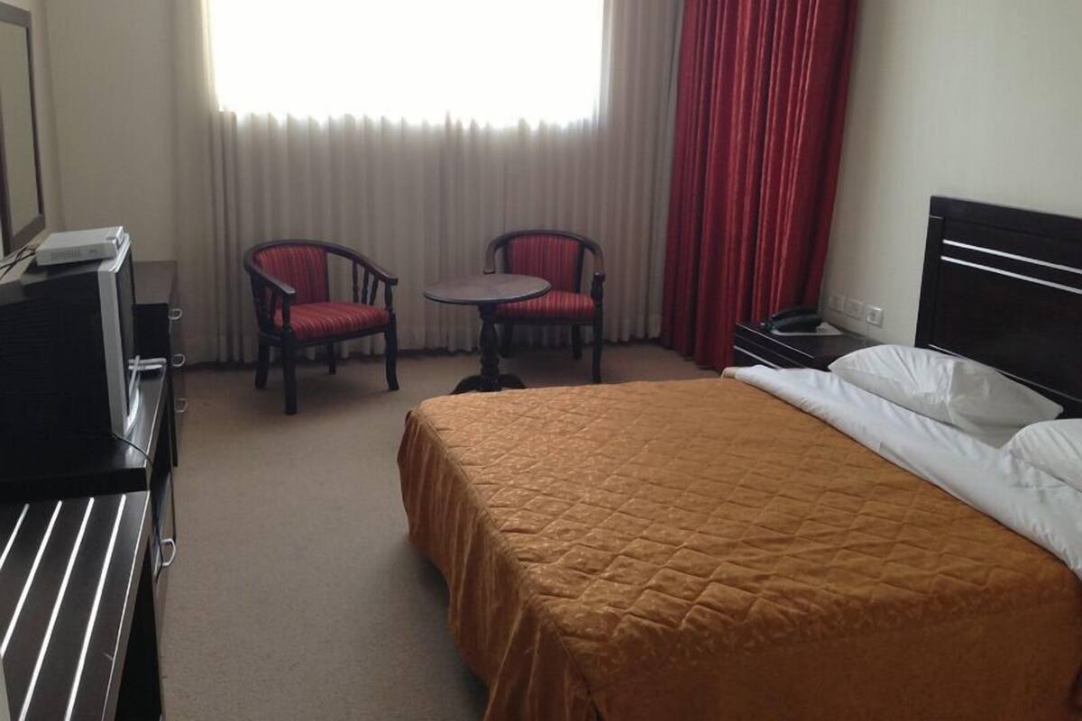 Quarto casal | Cofres nos quartos, camas extras/dobráveis (sobretaxa)