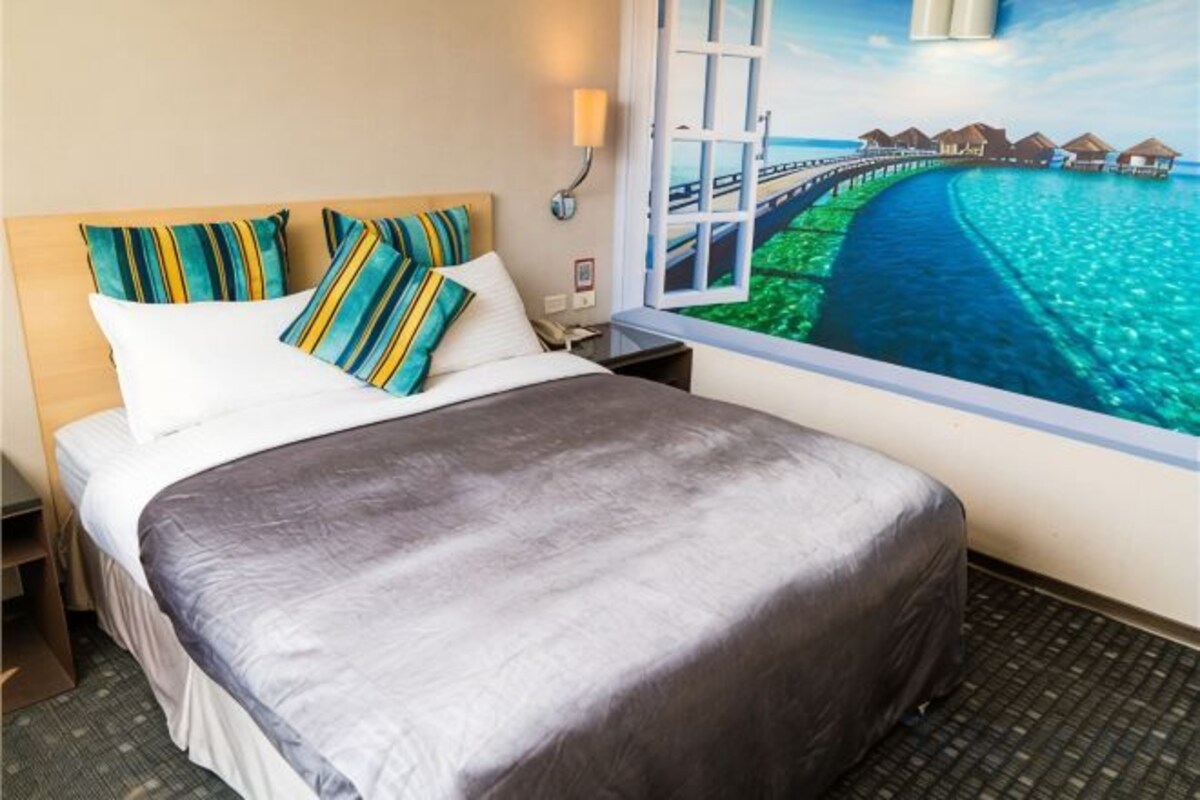 1 bedroom, premium bedding, desk, blackout drapes