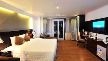 Premium bedding, in-room safe, desk, soundproofing