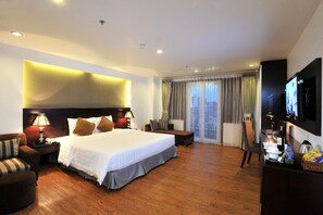 ห้องเอ็กเซกคิวทีฟสวีท, เตียงคิงไซส์ 1 เตียง | เครื่องนอนระดับพรีเมียม, ตู้นิรภัยในห้องพัก, โต๊ะทำงาน, ห้องเก็บเสียง