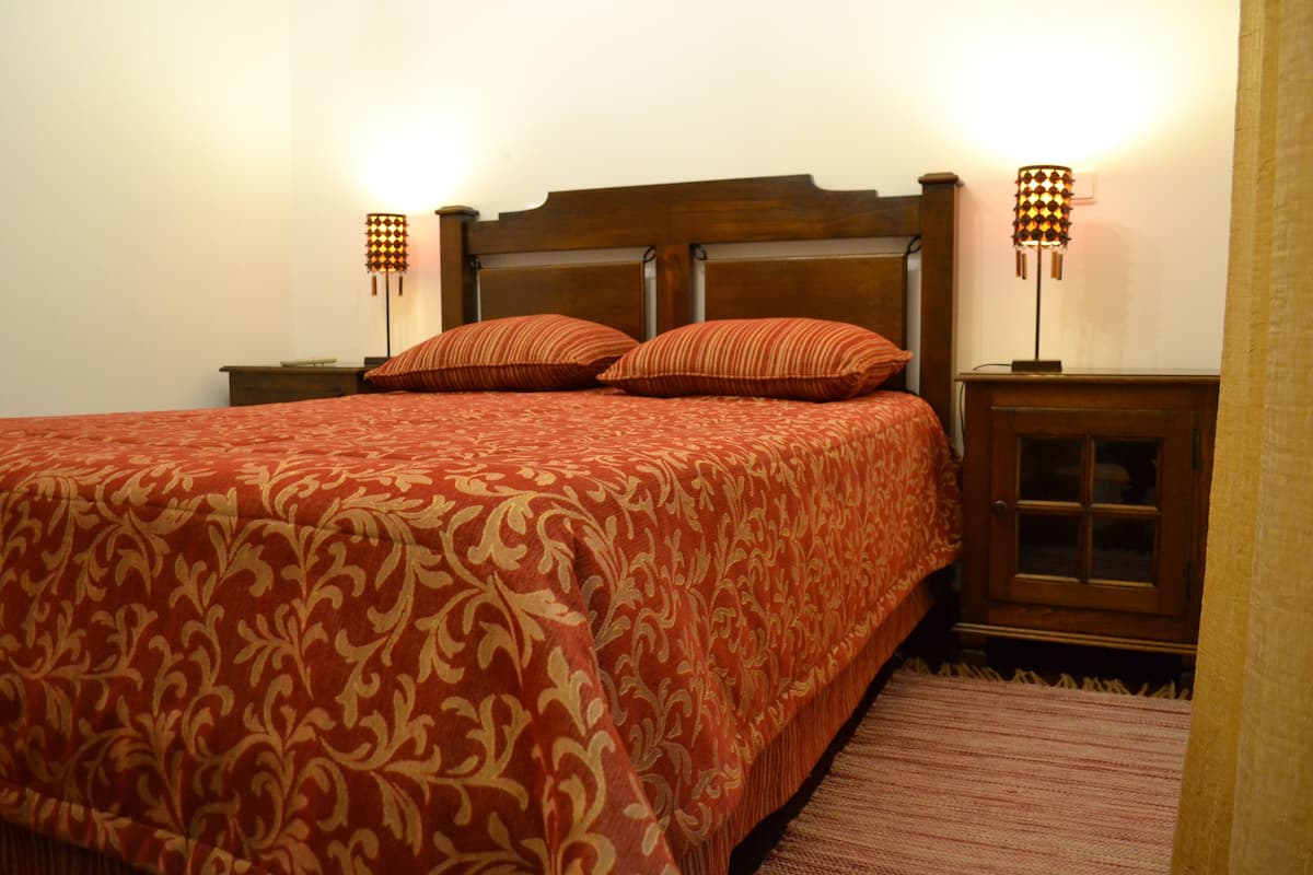 Habitación doble | Ropa de cama de alta calidad, edredón y decoración personalizada
