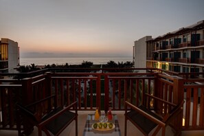 Minibar, in-room safe, individually decorated, individually furnished - Crowne Plaza Duqm by IHG (Duqm)