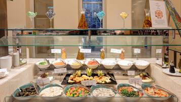 Tägliches Frühstücksbuffet gegen Gebühr