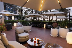 2 restaurants; breakfast, lunch and dinner served  - Crowne Plaza Duqm by IHG (Duqm)