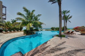 Pool - Crowne Plaza Duqm by IHG (Duqm)
