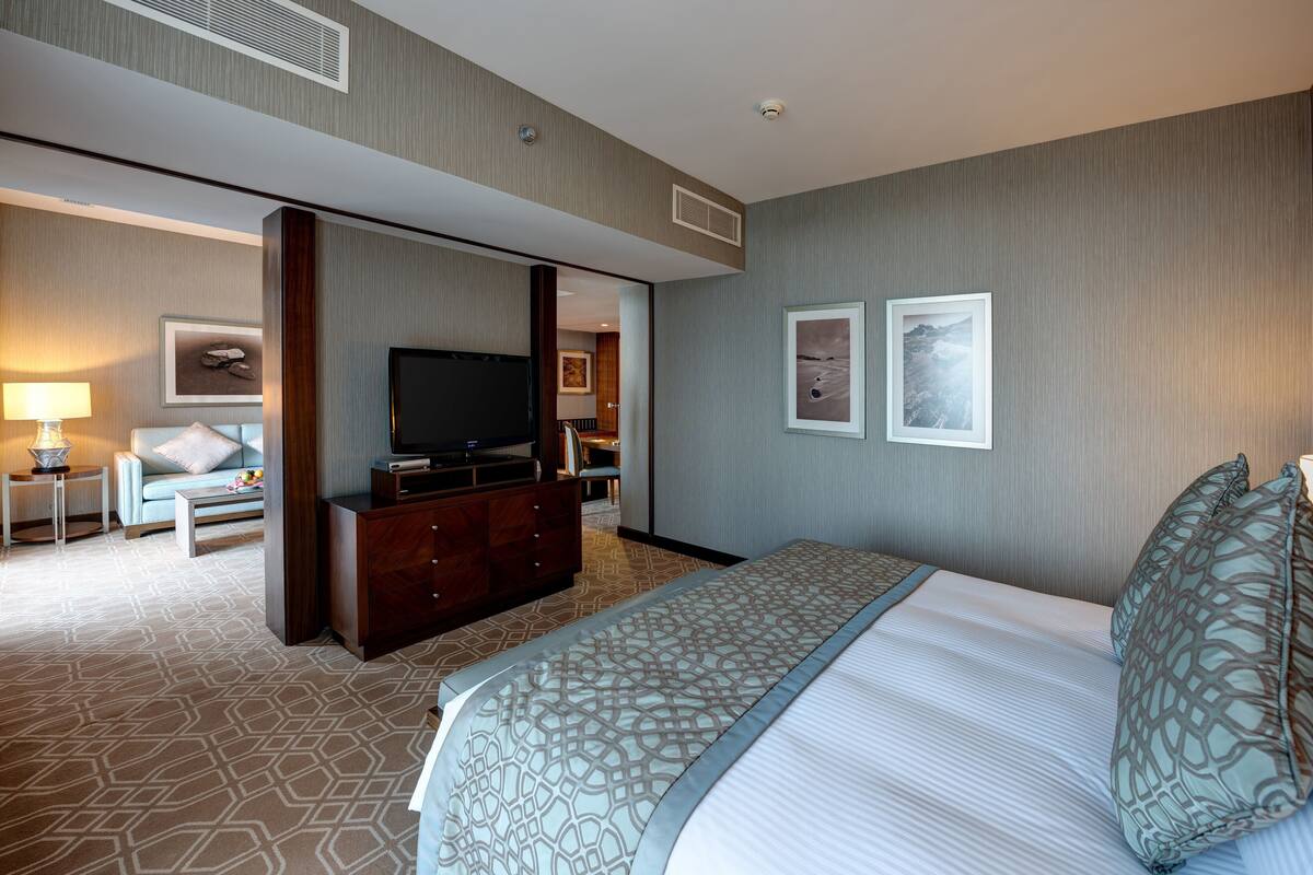 Junior Suite, 1 King Bed, Balcony | Minibar, in-room safe, desk, laptop workspace