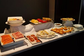 Breakfast, lunch and dinner served  - Hotel Royal (Kinshasa)