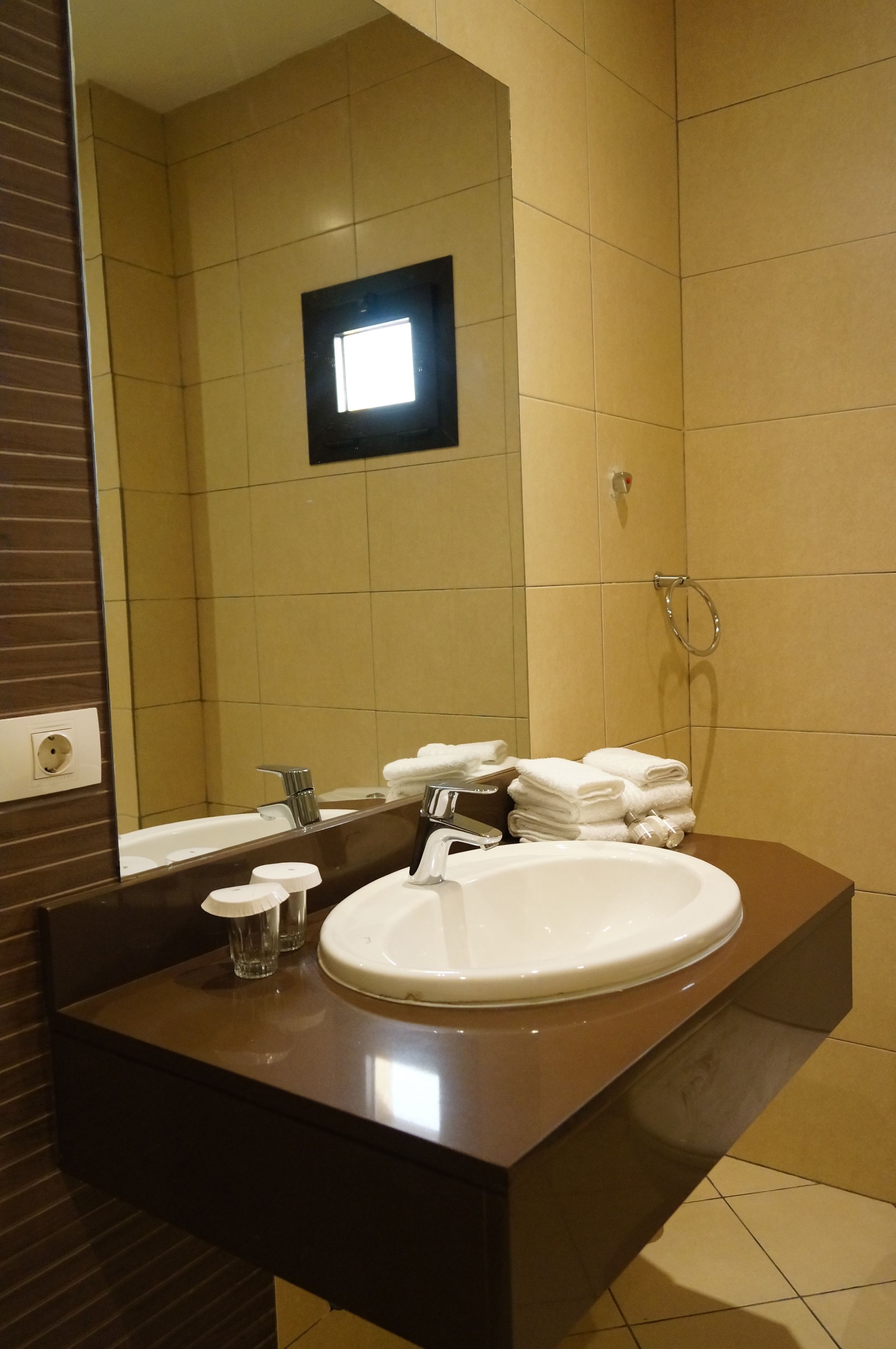 hydromassage showerhead, designer toiletries, hair dryer, towels