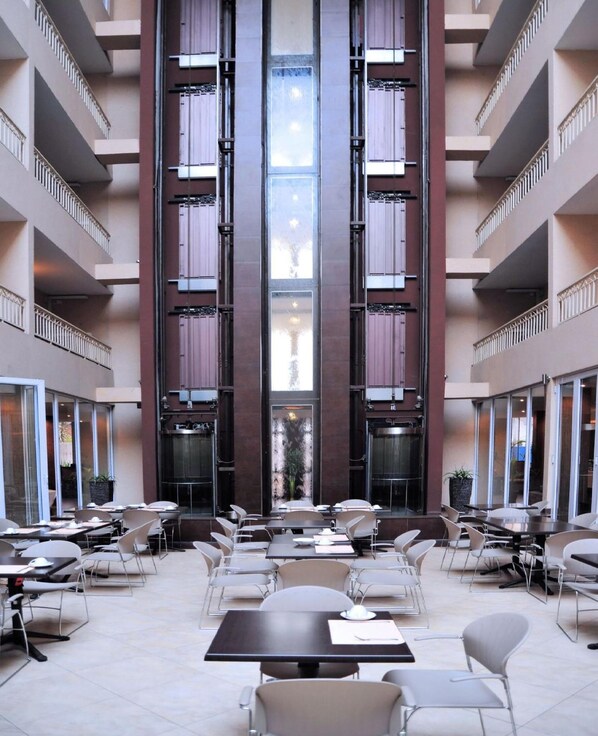 Breakfast, lunch, dinner served; international cuisine 