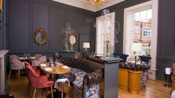 Breakfast, lunch, dinner served; British cuisine